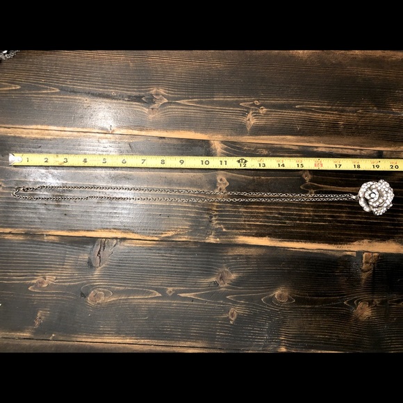 Women's Costume 20" Silver Rose Necklace - Picture 4 of 4